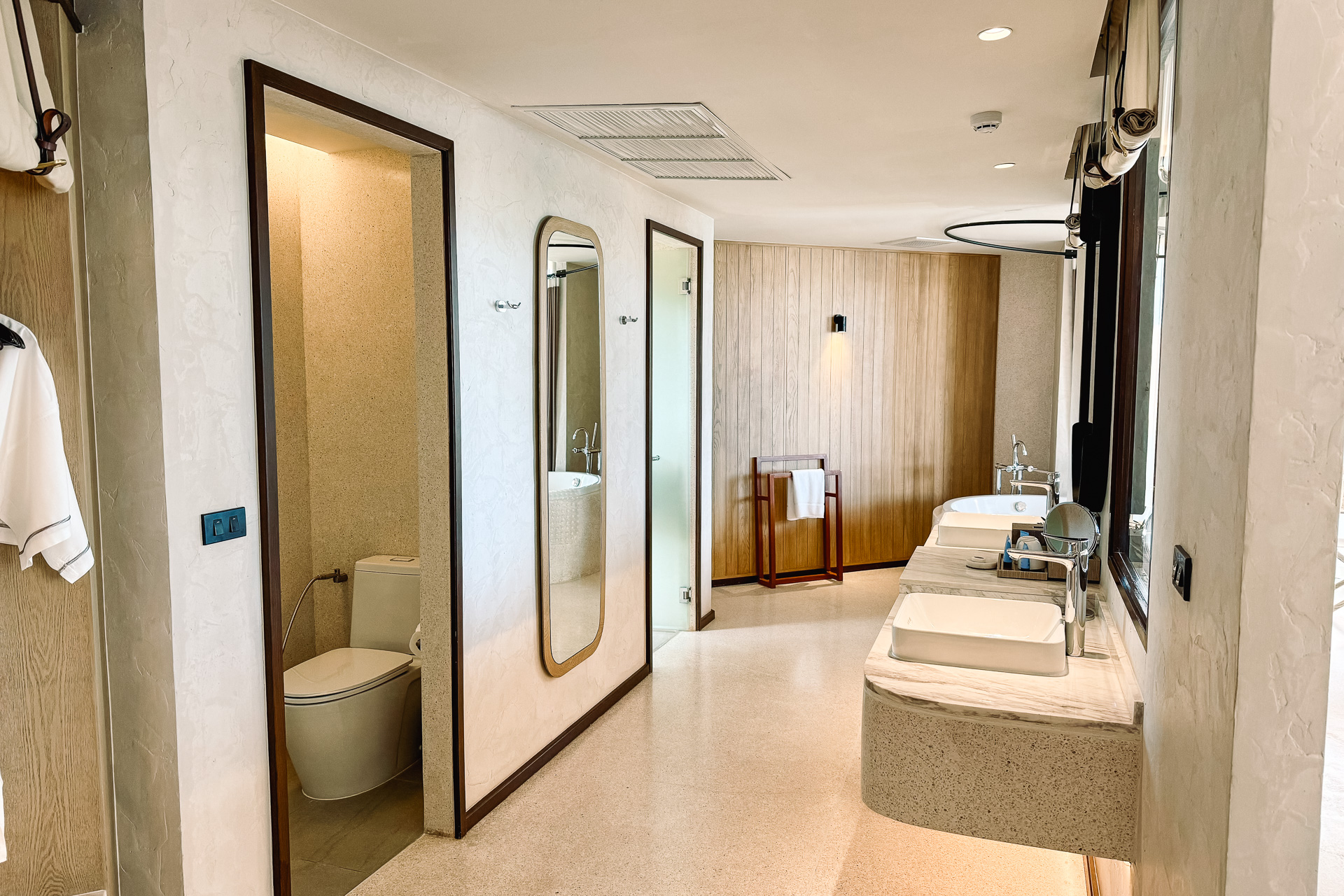 Beachfront Pool villa bathroom